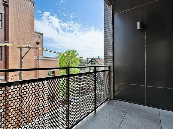 Building Photo - 3208 N Southport Ave