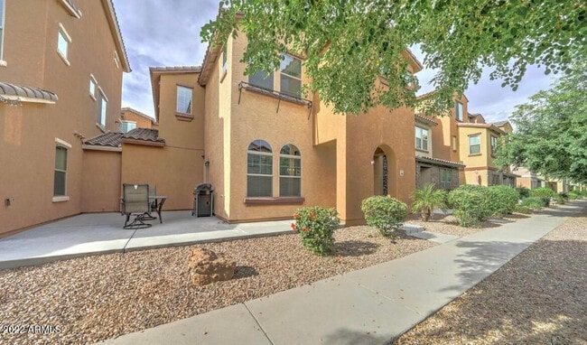 Building Photo - 2010 N 77th Dr