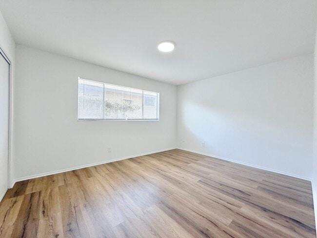 Building Photo - 540 E Hyde Park Pl