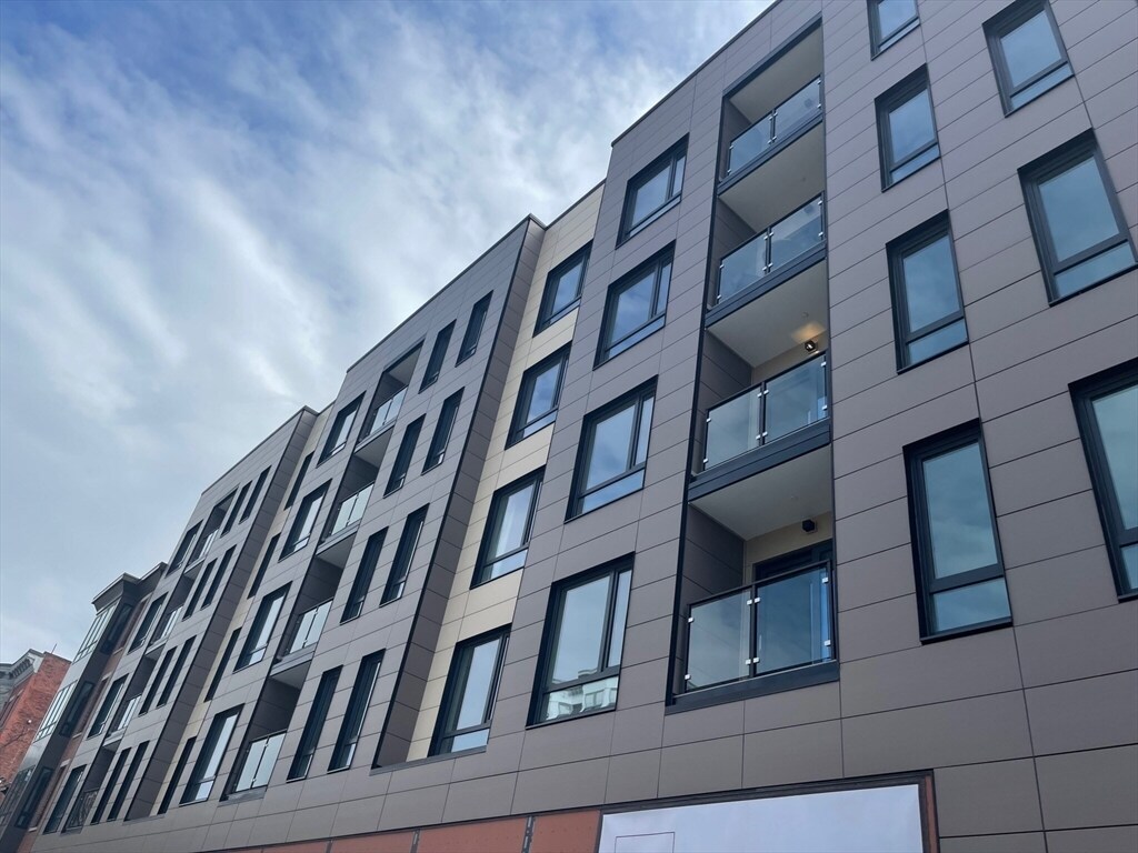 Building Photo - 457 W Broadway