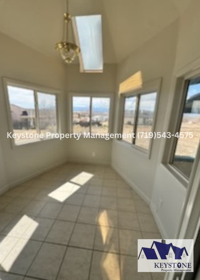 Building Photo - Located On A Quiet Cul-de-sac -  3 Plus Bedrooms/3 Bathroom/2 Car Garage $1800/$1800