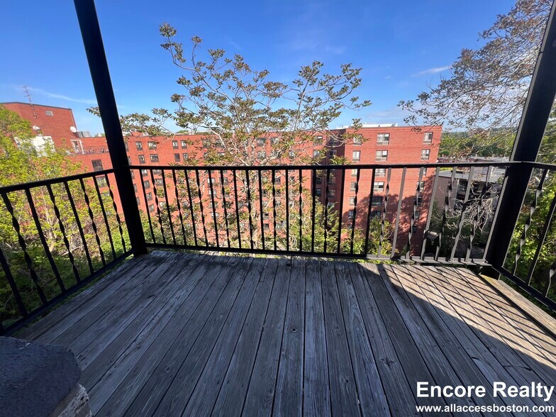 Building Photo - 1630 Commonwealth Ave