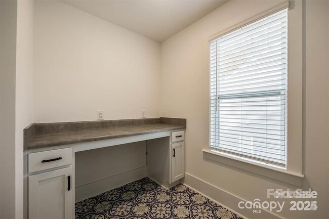 Building Photo - 1233 Eastway Dr
