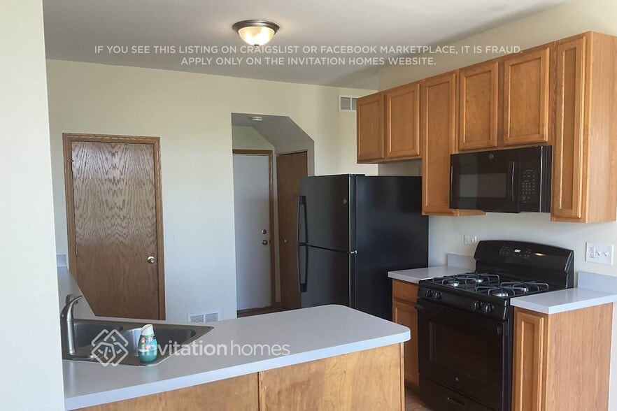Building Photo - 8510 Sawyer Ct