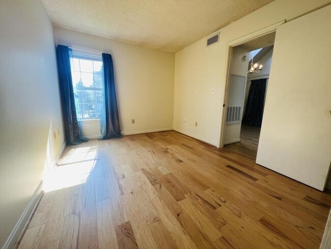 Building Photo - 10417 Beacon Ridge Dr