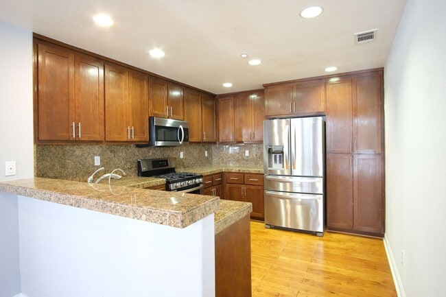 Primary Photo - NOW AVAILABLE- NEW PRICE! Spacious 3-Bed, ...