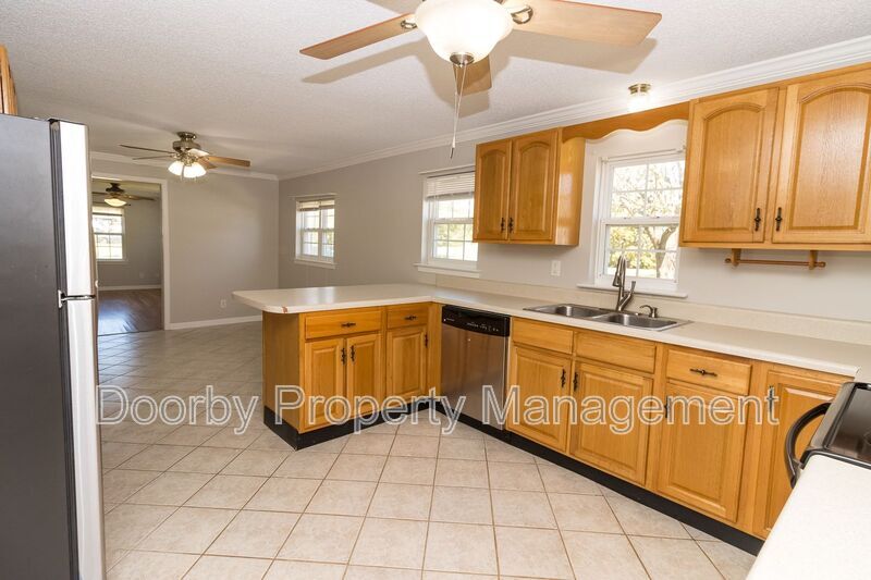 Building Photo - 3308 Center St