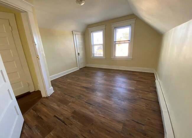 Building Photo - 377 Huntington Rd