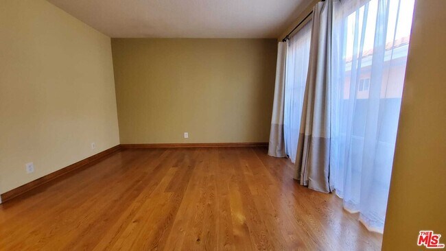 Building Photo - 7320 Balboa Blvd