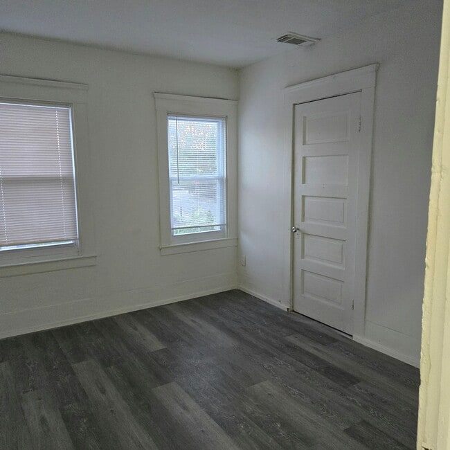Building Photo - 1443 W 85th St