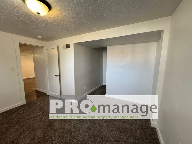 Building Photo - 690 I St