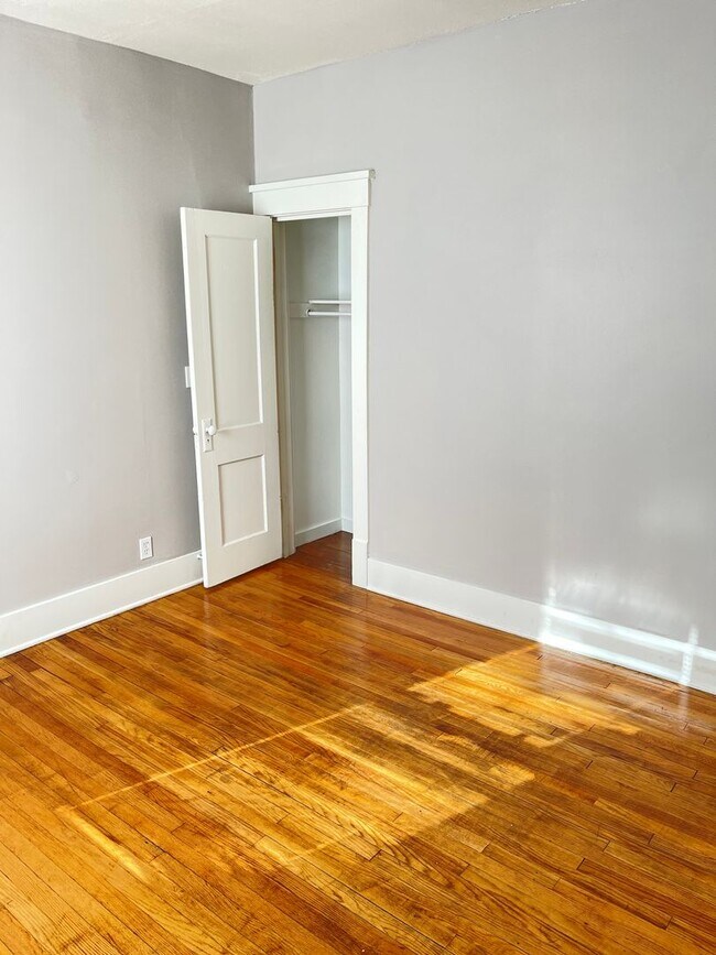 Building Photo - Florence/Minne Lusa 4 bed 2 bath house 160...