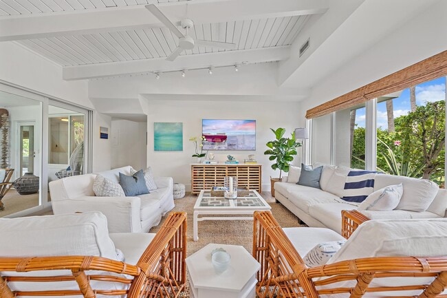 Building Photo - 145 Beacon Ln