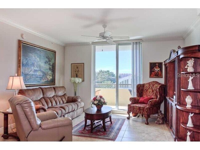 Building Photo - 800 N Tamiami Trl
