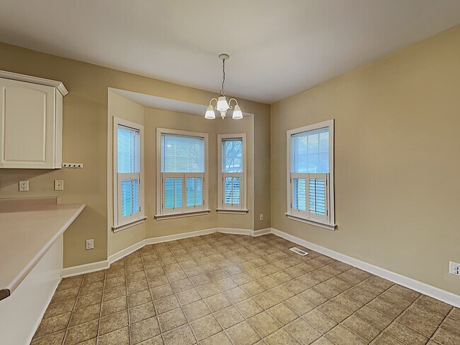 Building Photo - 304 Rose Petal Run