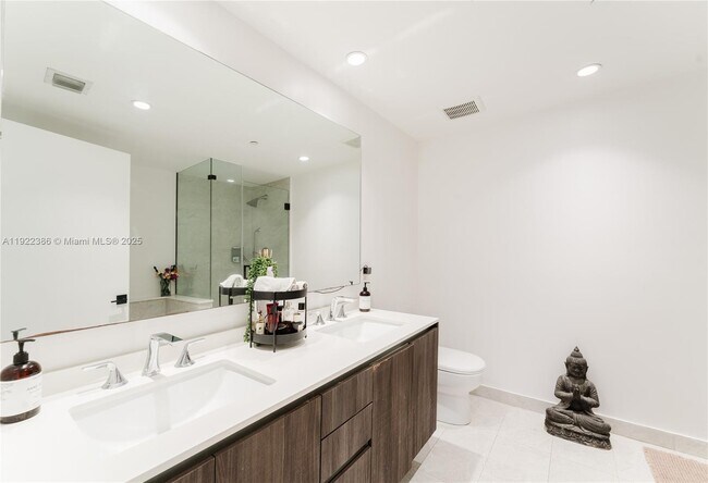 Building Photo - 488 NE 18th St