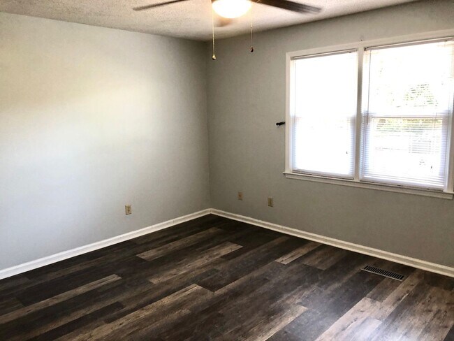 Building Photo - Available 9/15. Beautifully Remodeled Town...