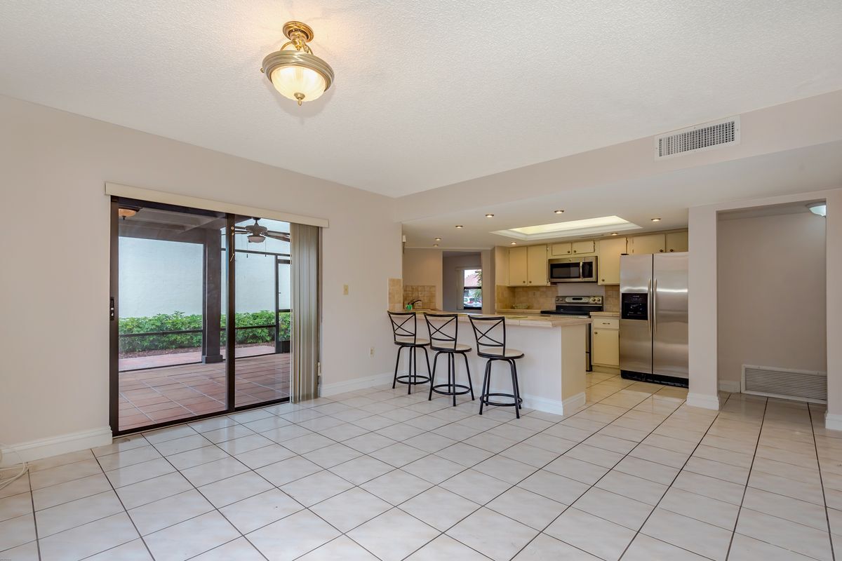 Building Photo - 9025 SW 112th Ct