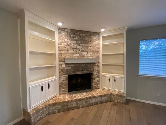 Building Photo - 15703 Spring Forest Dr