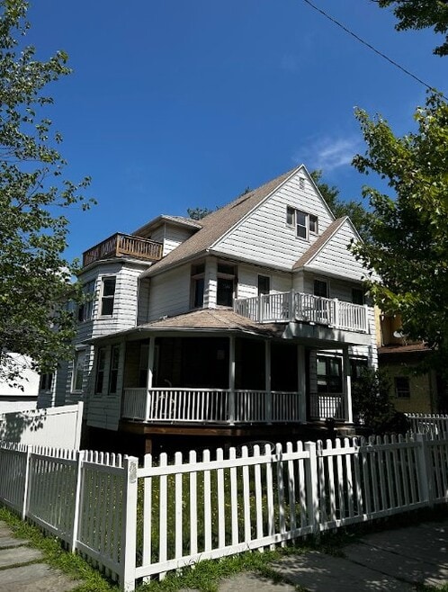 Building Photo - 601 Clay Ave