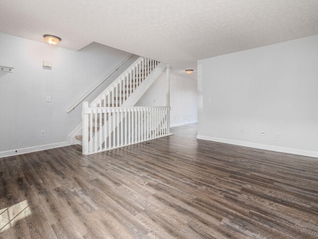 Building Photo - 952 Charleston Way Dr