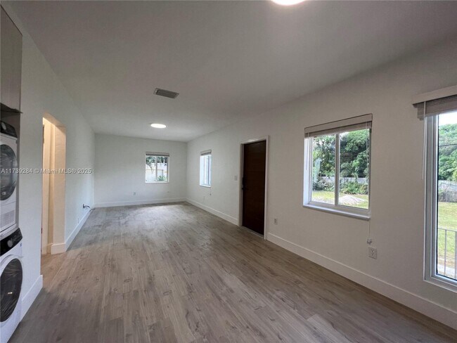 Building Photo - $2,395