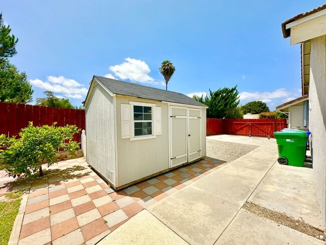 Building Photo - Wonderful Single-Story Home on Spacious Corner Lot with Privately Fenced Yard Space & Attached-Tw...