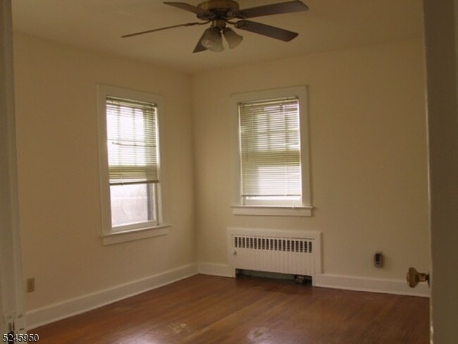 Building Photo - 204 Spruce St