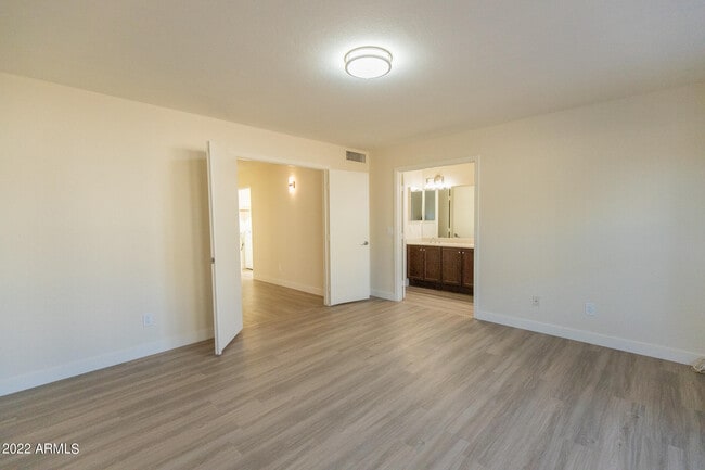 Building Photo - 4368 W Wahalla Ln