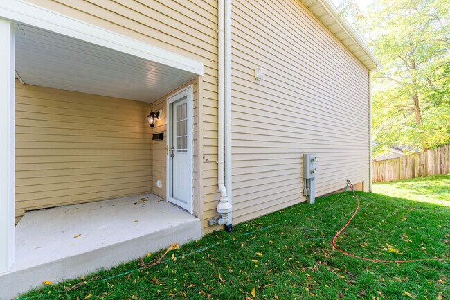 Building Photo - 119 N Dole Ave