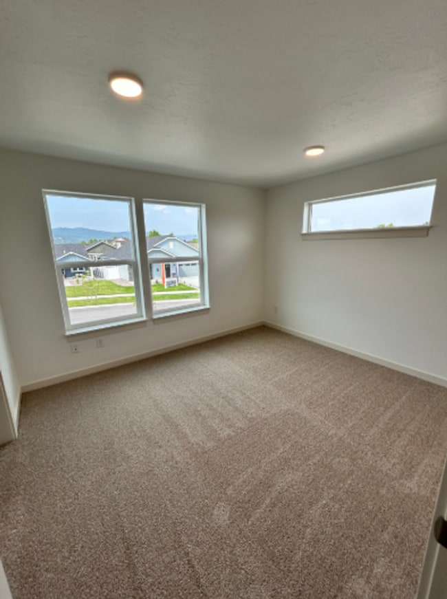 Building Photo - 829 S Camas Ln