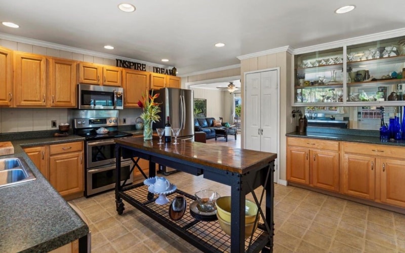 Building Photo - 190 Aliiolani St