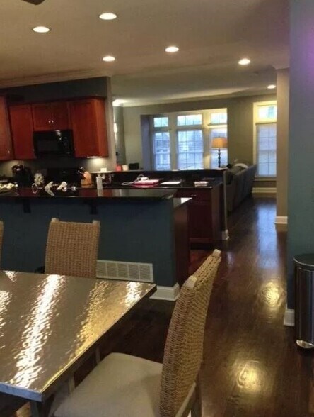 Open dining area into kitchen - 19683 Chagrin Blvd