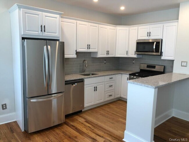 Building Photo - 111 7th St