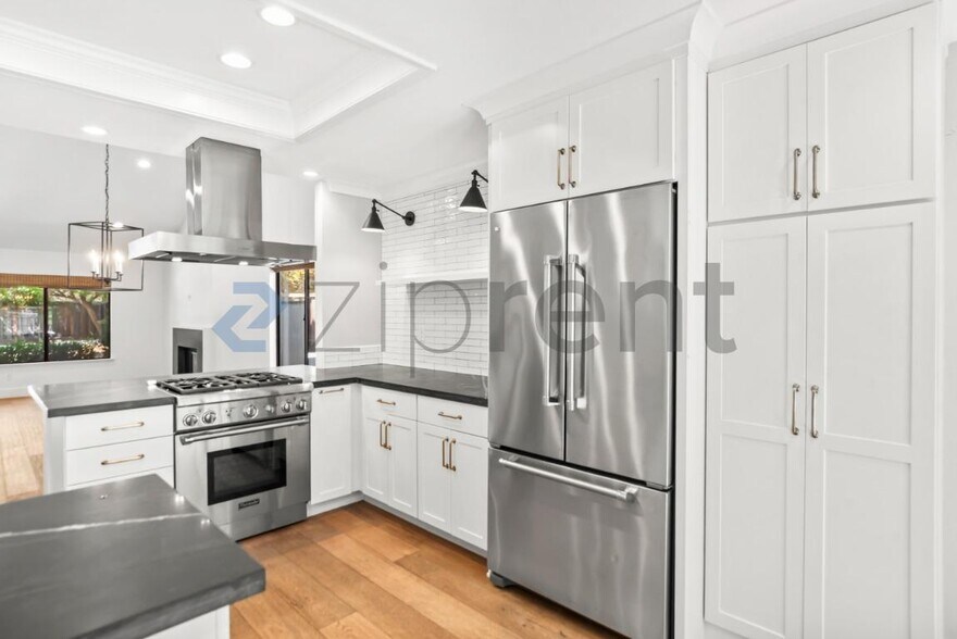 Building Photo - Unit