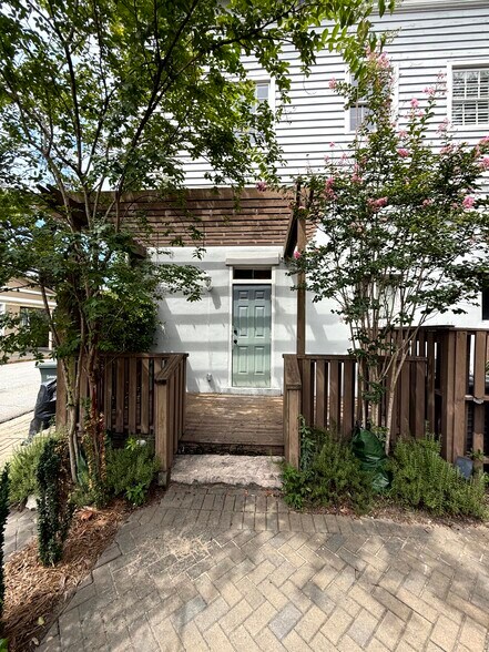 Building Photo - 227 W Hall St
