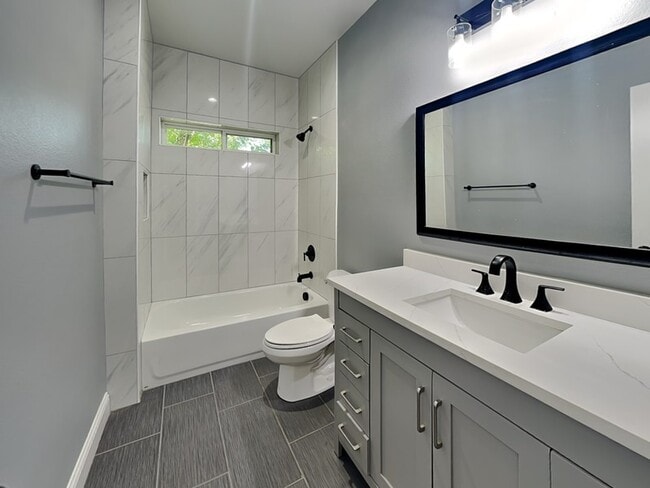 Building Photo - 633 Helena Ave