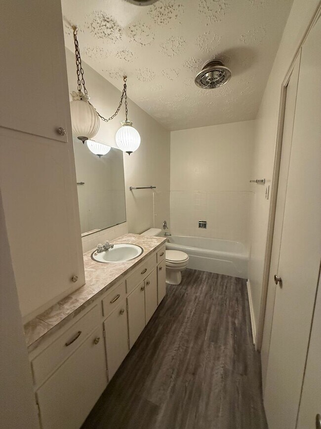 Building Photo - 2723-2723 Fair Palms Pl