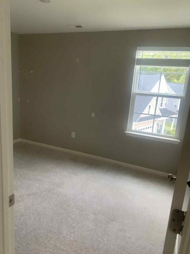 Building Photo - 670 Spruce Garden Ct