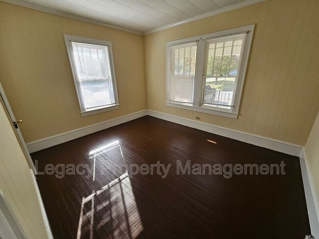 Building Photo - 805 Wicker St