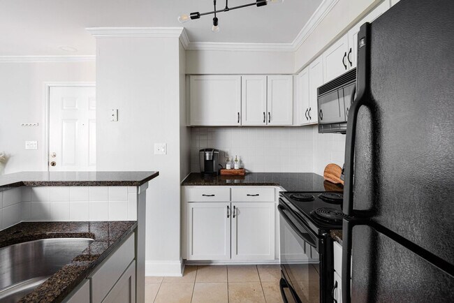 Building Photo - 2711 Randolph Rd