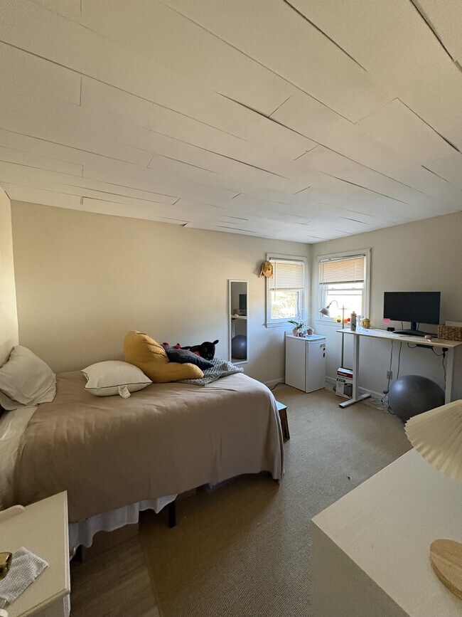 Building Photo - 1 Edgehill Pl