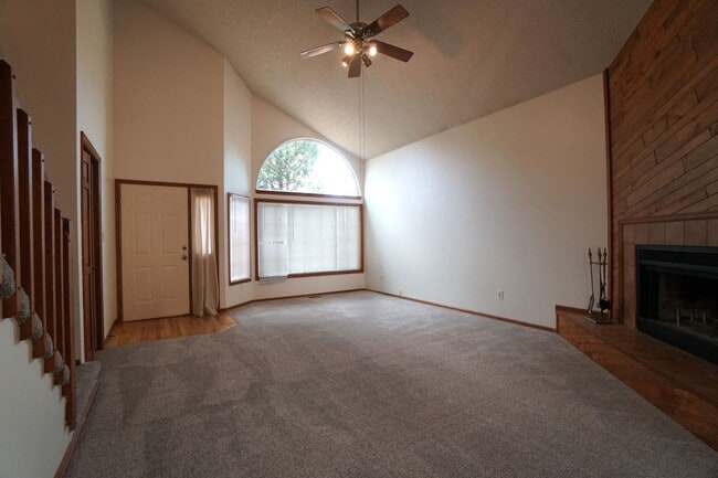 Building Photo - 1155 Popes Valley Dr