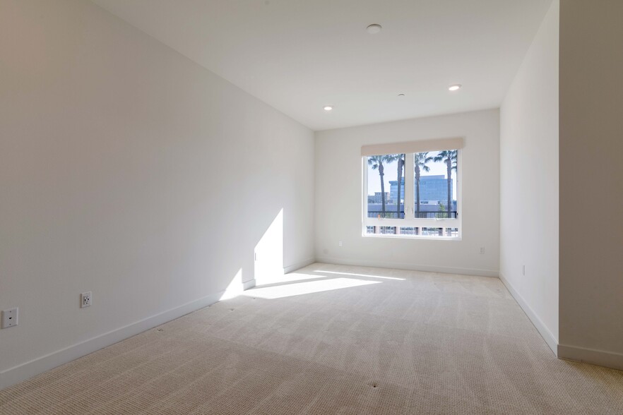 Building Photo - 2207 Rivington