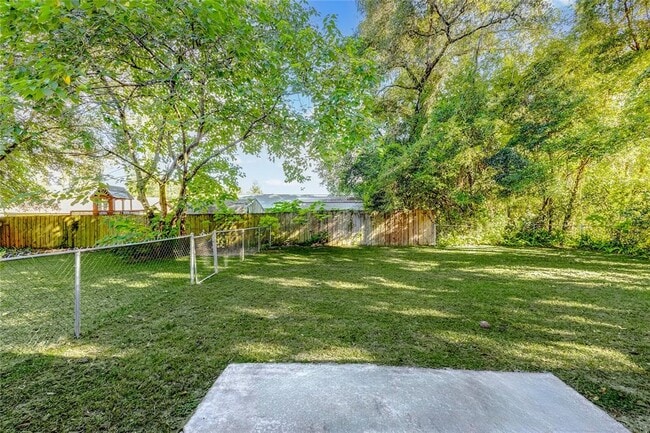 Building Photo - 1421 NE 38th St