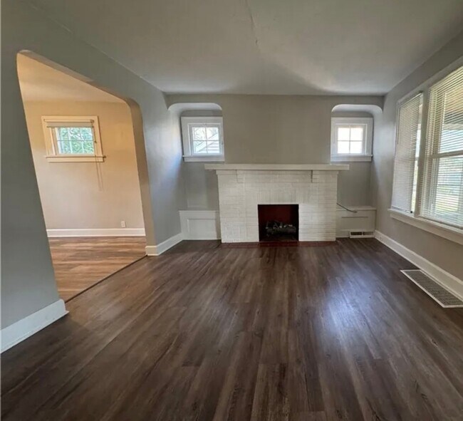 Building Photo - 12116 Longmead Ave