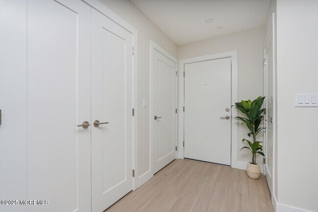 Building Photo - 27 3rd Ave