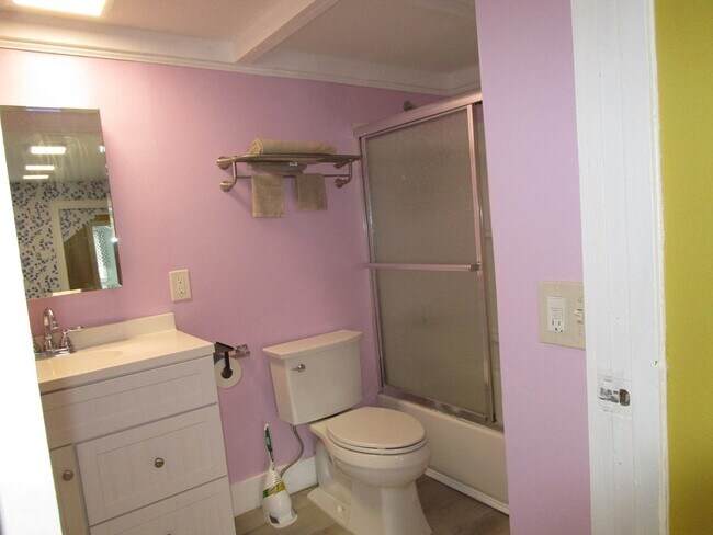 Building Photo - 216 Irving St