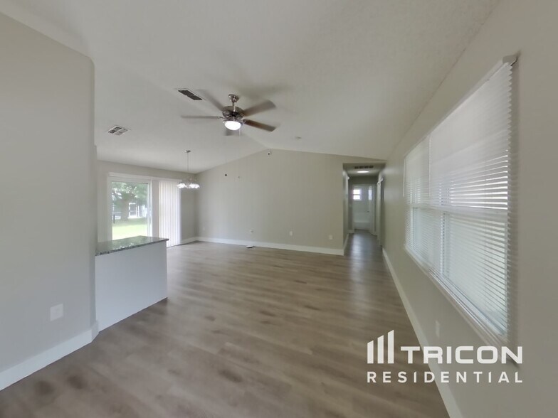Building Photo - 6623 Freeport Dr