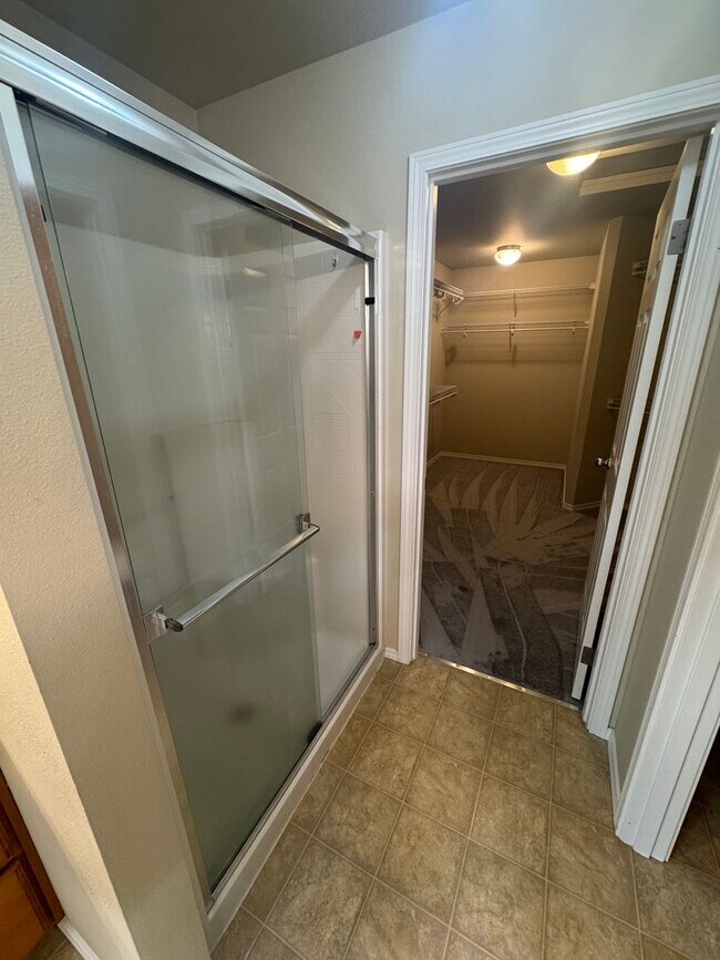 Building Photo - Three Bedroom, 2 Bath Home with New Carpet...